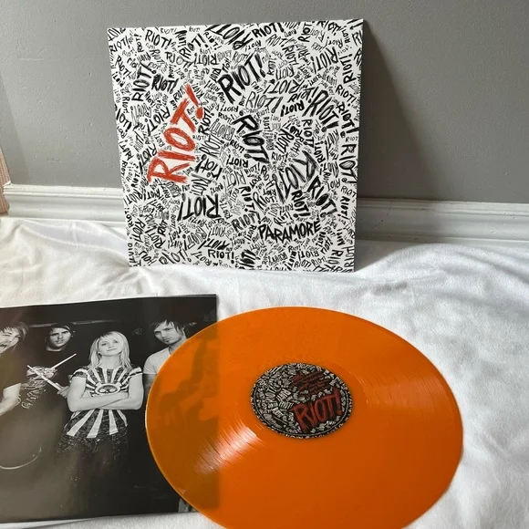 Paramore Riot Orange Vinyl - Picture 1 of 4